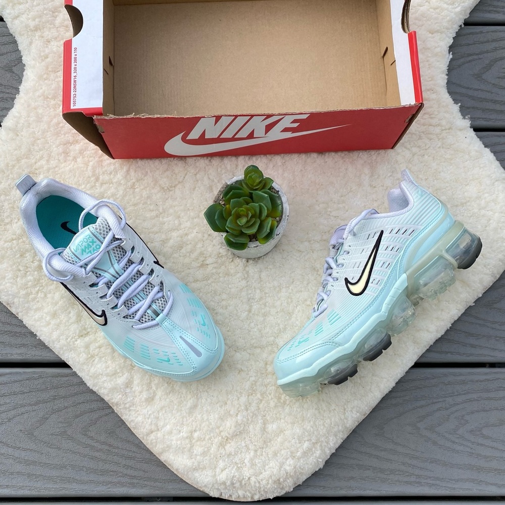 Nike VaporMax 360 Sneakers
